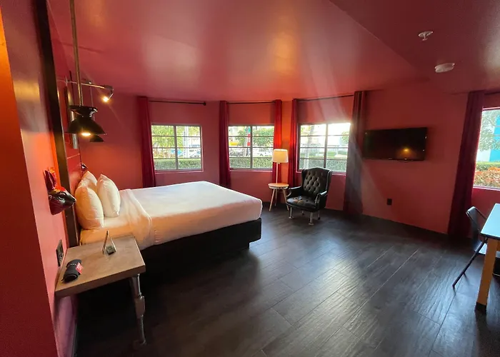 Hotel Gaythering - Gay Hotel - All Adults Welcome